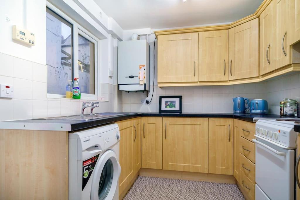 Lovely 2 Bedroom House Close To City Centre เบลฟาสต์ ภายนอก รูปภาพ