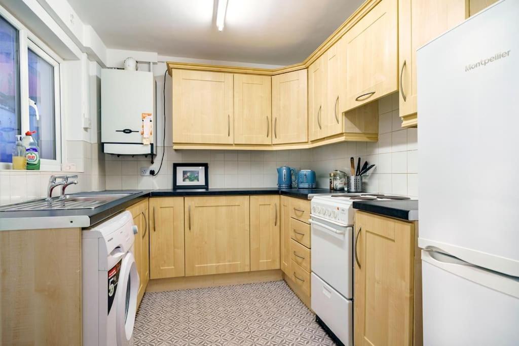 Lovely 2 Bedroom House Close To City Centre เบลฟาสต์ ภายนอก รูปภาพ
