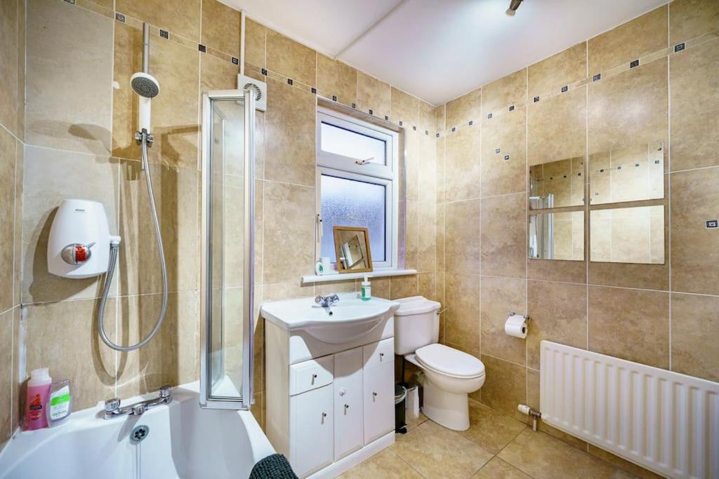 Lovely 2 Bedroom House Close To City Centre เบลฟาสต์ ภายนอก รูปภาพ