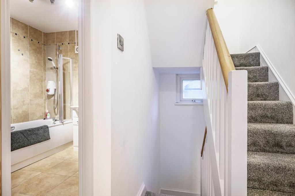 Lovely 2 Bedroom House Close To City Centre เบลฟาสต์ ภายนอก รูปภาพ